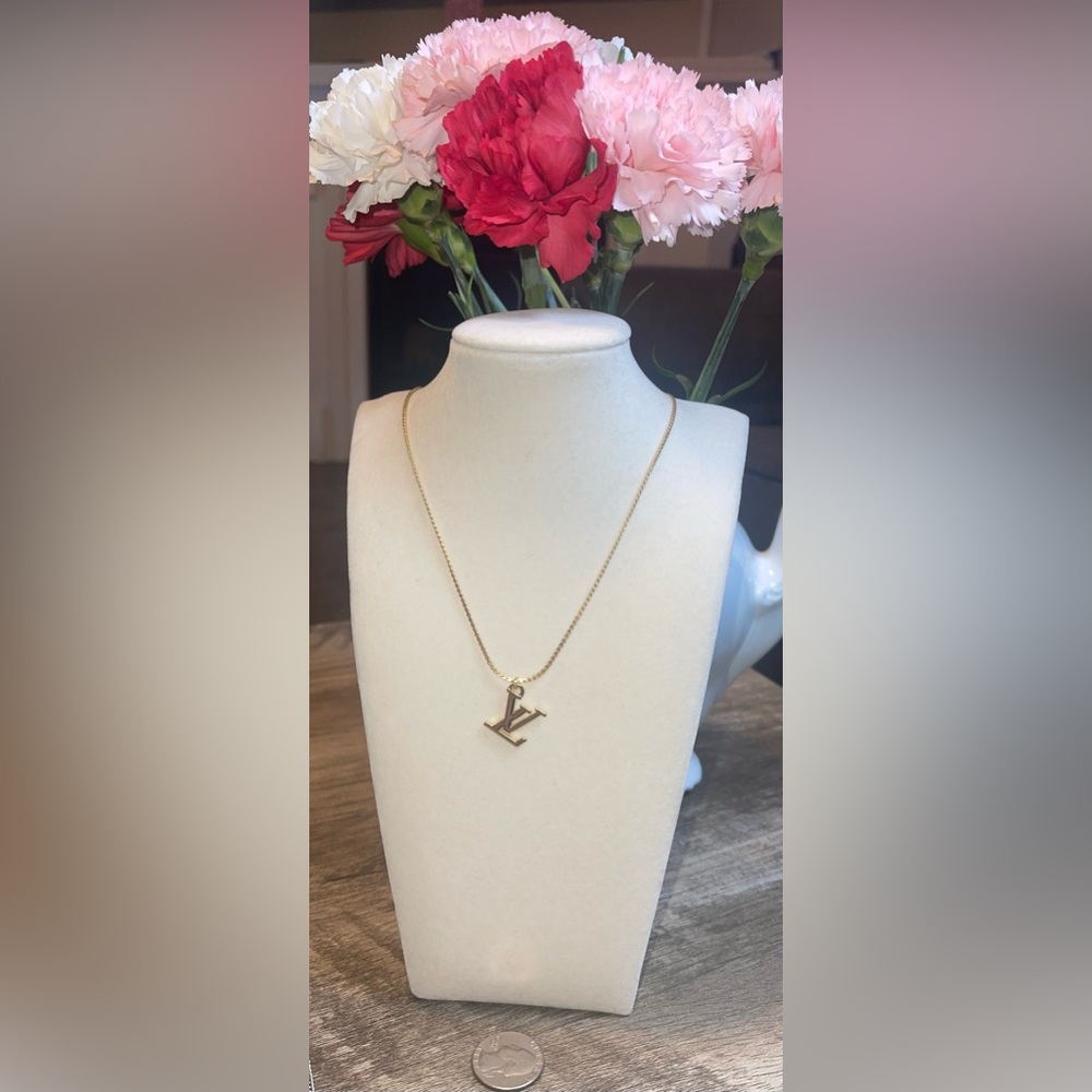 Gold Pendant Necklace